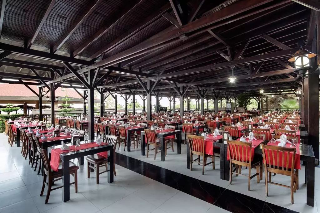 کریستال فلورا بیچ آنتالیا